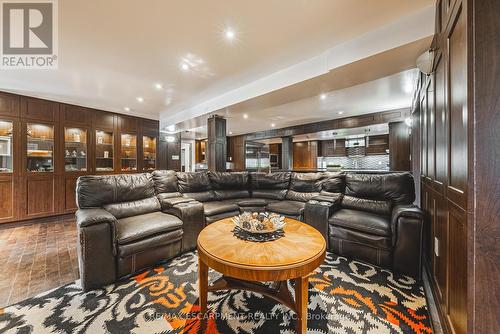 6 Laing Court, Puslinch, ON - Indoor Photo Showing Living Room