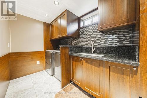 6 Laing Court, Puslinch, ON - Indoor Photo Showing Kitchen