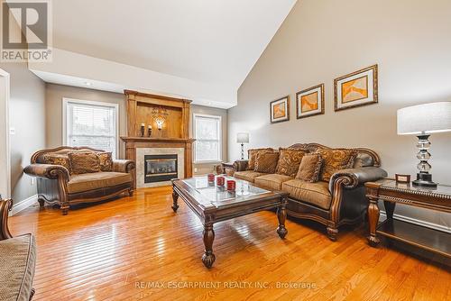 6 Laing Court, Puslinch, ON - Indoor Photo Showing Living Room With Fireplace