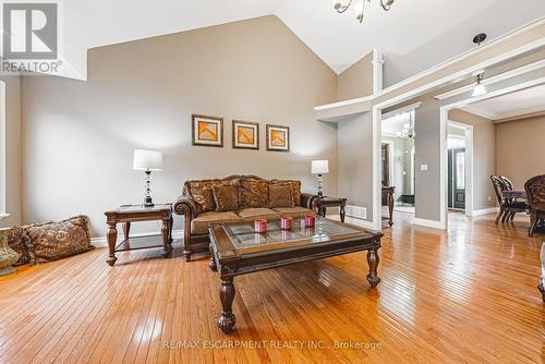 6 Laing Court, Puslinch, ON - Indoor Photo Showing Living Room