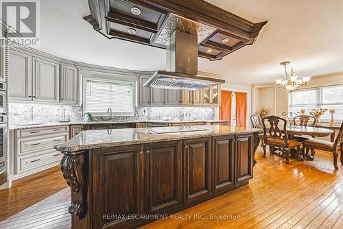 6 Laing Court, Puslinch, ON - Indoor Photo Showing Kitchen