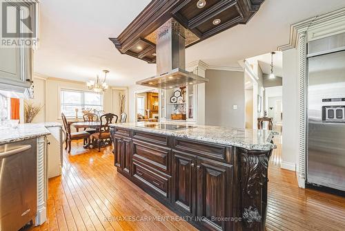 6 Laing Court, Puslinch, ON - Indoor Photo Showing Kitchen With Upgraded Kitchen