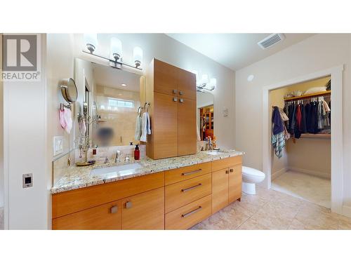 145 The Whins, Cranbrook, BC - Indoor Photo Showing Bathroom