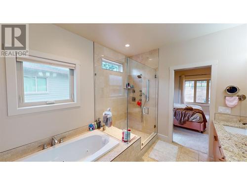 145 The Whins, Cranbrook, BC - Indoor Photo Showing Bathroom