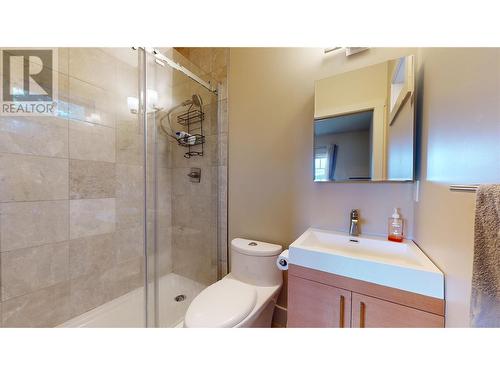 145 The Whins, Cranbrook, BC - Indoor Photo Showing Bathroom