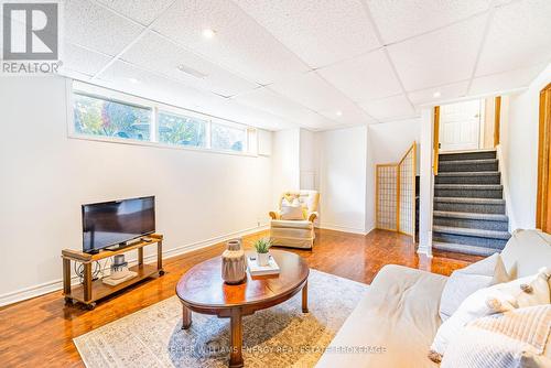 220 Ascot Court, Oshawa (Eastdale), ON - Indoor Photo Showing Living Room