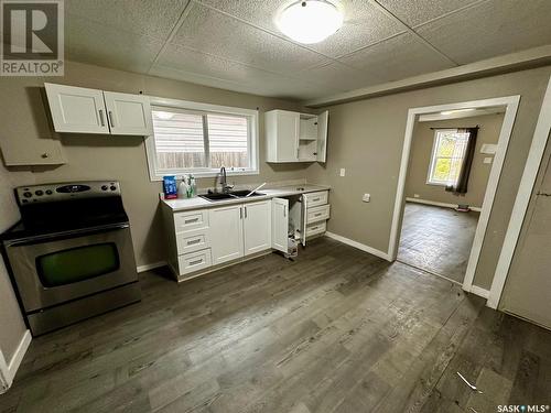 489 Smith Street, Regina, SK - Indoor Photo Showing Kitchen With Double Sink