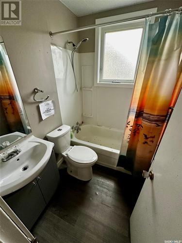 489 Smith Street, Regina, SK - Indoor Photo Showing Bathroom