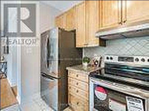 121 Stonechurch Crescent, Markham, ON - Indoor Photo Showing Kitchen