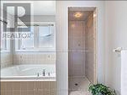 121 Stonechurch Crescent, Markham, ON - Indoor Photo Showing Bathroom