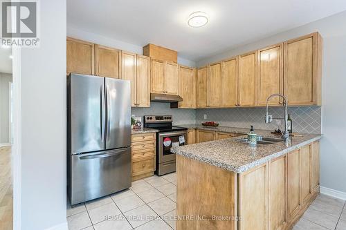 121 Stonechurch Crescent, Markham, ON - Indoor Photo Showing Kitchen With Double Sink