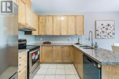 121 Stonechurch Crescent, Markham, ON - Indoor Photo Showing Kitchen With Double Sink