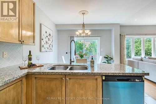 121 Stonechurch Crescent, Markham, ON - Indoor Photo Showing Kitchen With Double Sink