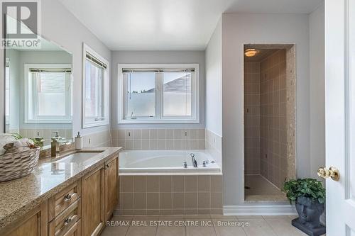 121 Stonechurch Crescent, Markham, ON - Indoor Photo Showing Bathroom