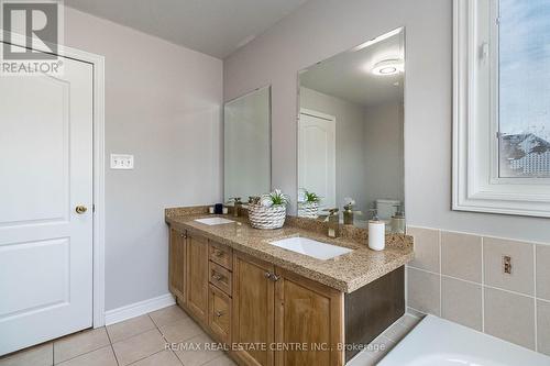 121 Stonechurch Crescent, Markham, ON - Indoor Photo Showing Bathroom