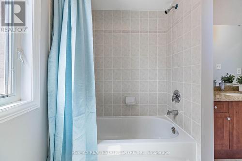 121 Stonechurch Crescent, Markham, ON - Indoor Photo Showing Bathroom