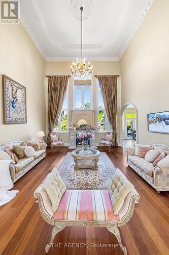 16 Dew Drop Court, Vaughan, ON - Indoor Photo Showing Living Room