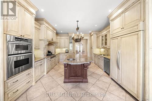 16 Dew Drop Court, Vaughan, ON - Indoor Photo Showing Kitchen With Upgraded Kitchen