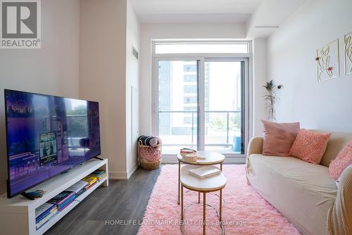 A-0519 - 7950 Bathurst Street, Vaughan, ON - Indoor Photo Showing Living Room