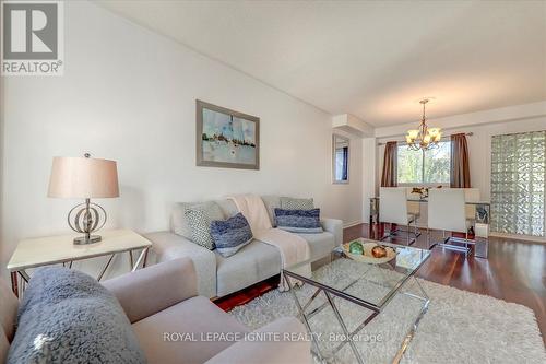 62 Mcknight Crescent, New Tecumseth, ON - Indoor Photo Showing Living Room