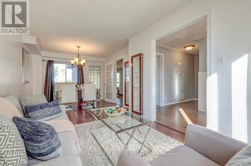 62 Mcknight Crescent, New Tecumseth, ON - Indoor Photo Showing Living Room