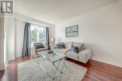 62 Mcknight Crescent, New Tecumseth, ON - Indoor Photo Showing Living Room