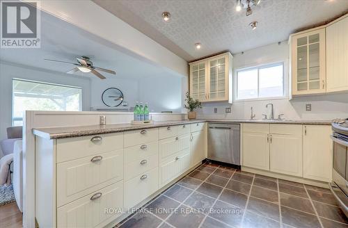 62 Mcknight Crescent, New Tecumseth, ON - Indoor Photo Showing Kitchen