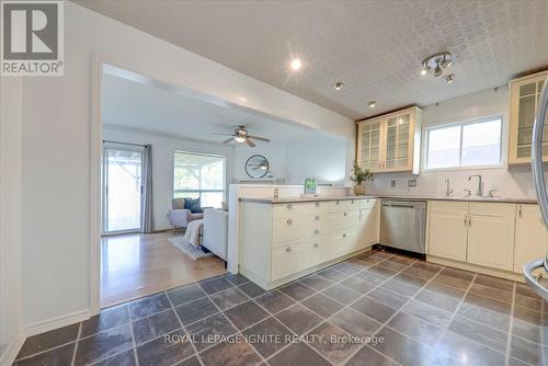 62 Mcknight Crescent, New Tecumseth, ON - Indoor Photo Showing Kitchen