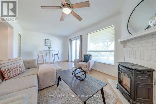 62 Mcknight Crescent, New Tecumseth, ON - Indoor Photo Showing Living Room