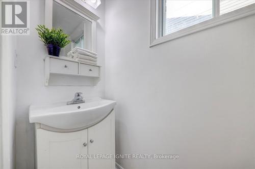 62 Mcknight Crescent, New Tecumseth, ON - Indoor Photo Showing Bathroom