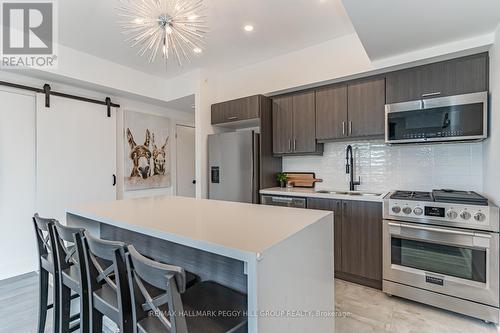 610 - 10 Culinary Lane, Barrie, ON - Indoor Photo Showing Kitchen