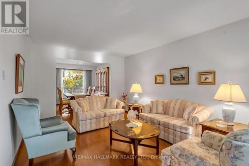 281 Chalfield Lane, Mississauga, ON - Indoor Photo Showing Living Room