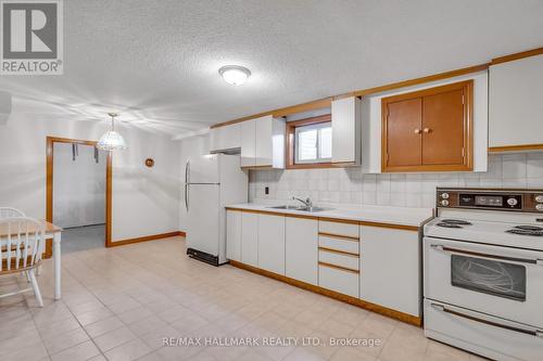 281 Chalfield Lane, Mississauga, ON - Indoor Photo Showing Kitchen With Double Sink