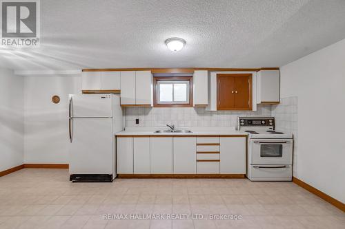 281 Chalfield Lane, Mississauga, ON - Indoor Photo Showing Kitchen With Double Sink