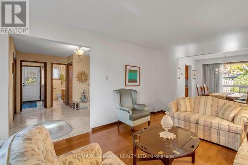 281 Chalfield Lane, Mississauga, ON - Indoor Photo Showing Living Room