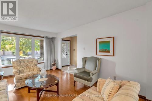 281 Chalfield Lane, Mississauga, ON - Indoor Photo Showing Living Room