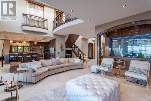 1500 Watersedge Road, Mississauga, ON - Indoor Photo Showing Living Room