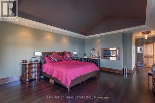 1500 Watersedge Road, Mississauga, ON - Indoor Photo Showing Bedroom