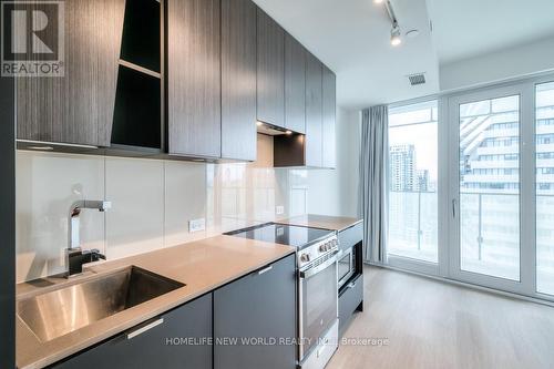 2202 - 3883 Quartz Road, Mississauga, ON - Indoor Photo Showing Kitchen