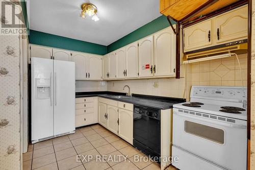 1603 - 5250 Lakeshore Road, Burlington, ON - Indoor Photo Showing Kitchen