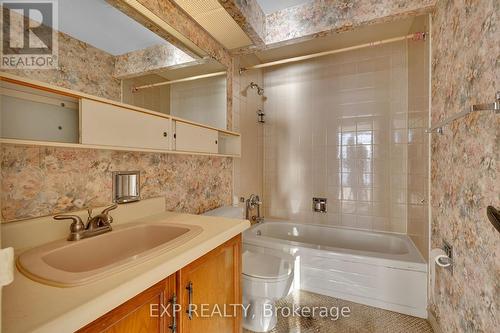 1603 - 5250 Lakeshore Road, Burlington, ON - Indoor Photo Showing Bathroom