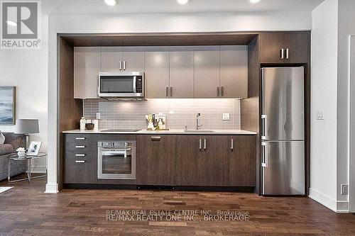 G28 - 1575 Lakeshore Road W, Mississauga, ON - Indoor Photo Showing Kitchen With Upgraded Kitchen