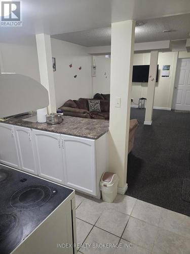 19 Garibaldi Drive, Brampton, ON - Indoor Photo Showing Kitchen