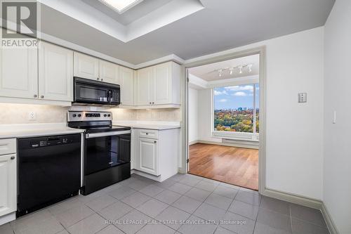 3410 - 1 Palace Pier Court, Toronto, ON - Indoor Photo Showing Kitchen