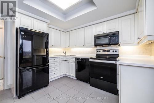 3410 - 1 Palace Pier Court, Toronto, ON - Indoor Photo Showing Kitchen