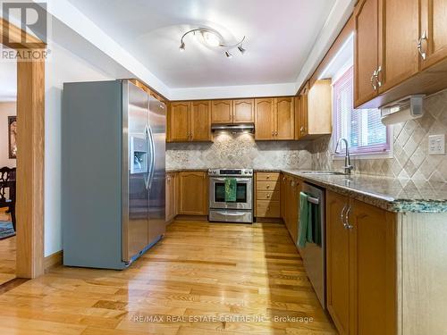 521 Nanak Road, Mississauga, ON - Indoor Photo Showing Kitchen With Stainless Steel Kitchen