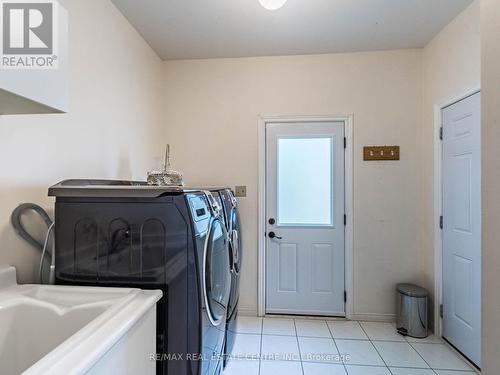 521 Nanak Road, Mississauga, ON - Indoor Photo Showing Laundry Room