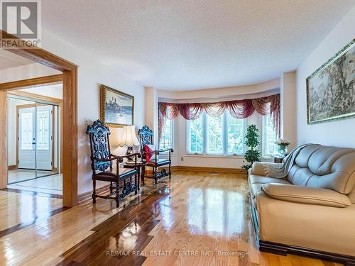 521 Nanak Road, Mississauga, ON - Indoor Photo Showing Living Room