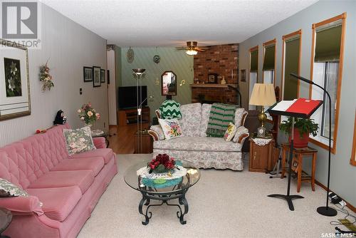 109 Lipton Street, Balcarres, SK - Indoor Photo Showing Living Room