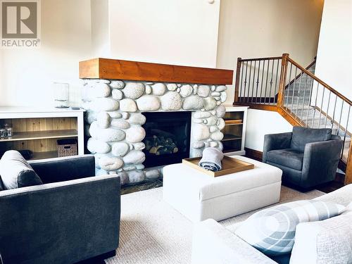 2598 Mountainview Crescent Unit# 29, Invermere, BC - Indoor Photo Showing Living Room With Fireplace